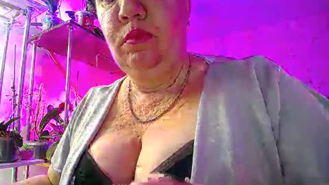 Snapshot of lady_gloria chatting on 01/24/25, 06:46 Lady Gloria online show from 01/24/25, 06:46