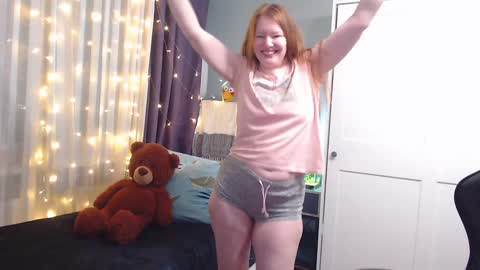 Snapshot of lady_inari chatting on 01/21/25, 03:43 Angelika online show from 01/21/25, 03:43