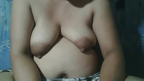 Snapshot of lady_love063 chatting on 02/16/25, 03:59 lady_love063 online show from 02/16/25, 03:59