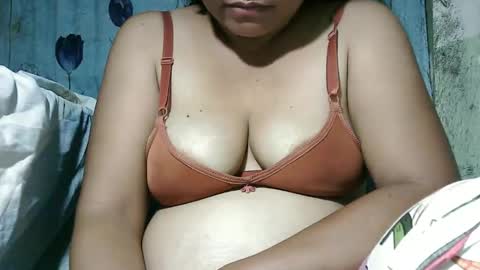 Snapshot of lady_love063 chatting on 01/18/26, 08:45 lady_love063 online show from 01/18/26, 08:45