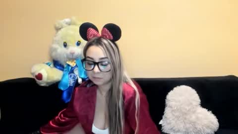 Snapshot of lady_lyanna chatting on 11/03/25, 11:04 Lady Lyanna online show from 11/03/25, 11:04