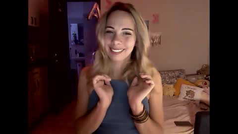 Snapshot of lady_smile69 chatting on 10/02/25, 04:36 lady_smile69 online show from 10/02/25, 04:36