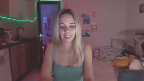 Snapshot of lady_smile69 chatting on 10/07/25, 04:53 lady_smile69 online show from 10/07/25, 04:53