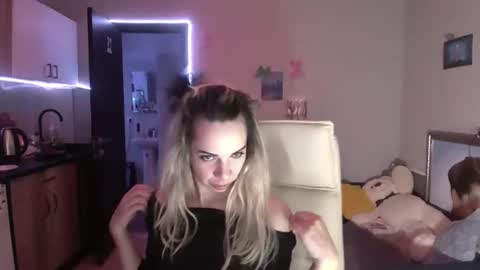 lady_smile69 online show from 11/24/25, 04:34