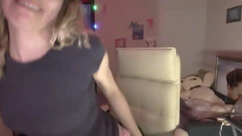 lady_smile69 online show from 12/19/25, 09:33