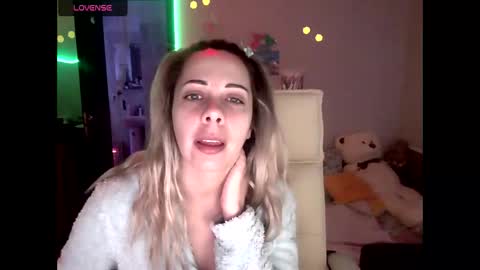 Snapshot of lady_smile69 chatting on 02/11/26, 04:28 lady_smile69 online show from 02/11/26, 04:28