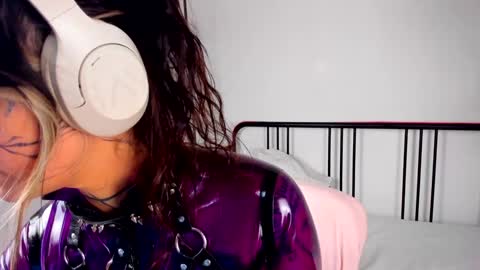 Snapshot of lady_sontse_ chatting on 02/06/25, 05:09 Mia online show from 02/06/25, 05:09