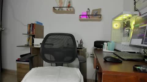 Snapshot of lady_sophie01 chatting on 09/20/25, 08:32 Sophie online show from 09/20/25, 08:32