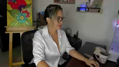 Snapshot of lady_sophie01 chatting on 09/25/25, 04:21 Sophie online show from 09/25/25, 04:21