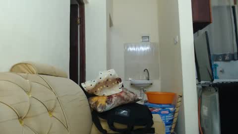 Snapshot of lady_twerky chatting on 11/21/25, 02:32 Maya online show from 11/21/25, 02:32