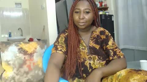 Snapshot of lady_twerky chatting on 12/02/25, 01:11 Maya online show from 12/02/25, 01:11