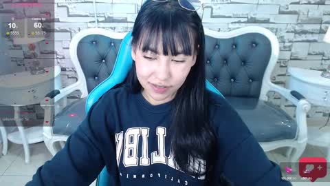 Snapshot of lady_violet_bridgerton_a chatting on 01/26/25, 05:44 Lady Violet Bridgerton online show from 01/26/25, 05:44
