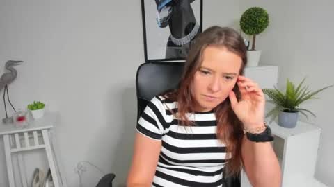 Snapshot of ladyalessa chatting on 06/25/26, 05:45 ALESSA online show from 06/25/26, 05:45