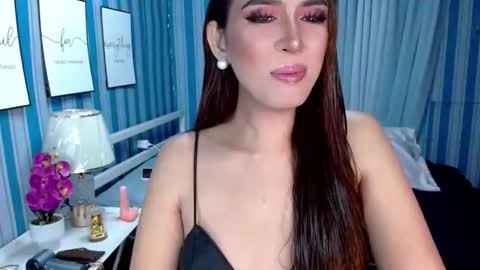 Snapshot of ladyashxxx chatting on 01/13/26, 12:10 isabelle ash DONT FORGET TO FOLLOW AND THUMBS ME UP BITCHES online show from 01/13/26, 12:10