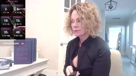 Snapshot of ladybabs chatting on 10/17/25, 03:47 Ladybabs online show from 10/17/25, 03:47