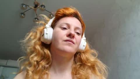 Sima Ladybigsmile online show from 05/02/26, 10:09