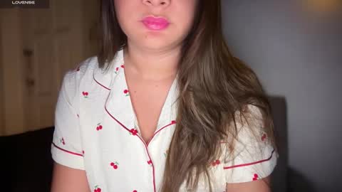 Snapshot of ladybird21 chatting on 12/21/25, 12:29 Aria online show from 12/21/25, 12:29