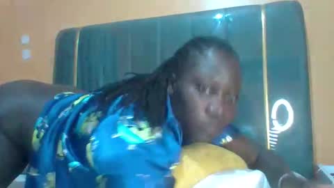 lindah32 online show from 04/25/26, 10:07