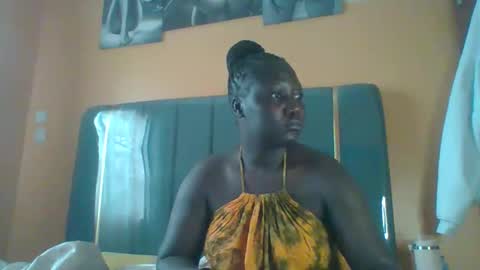 lindah32 online show from 05/13/26, 11:51