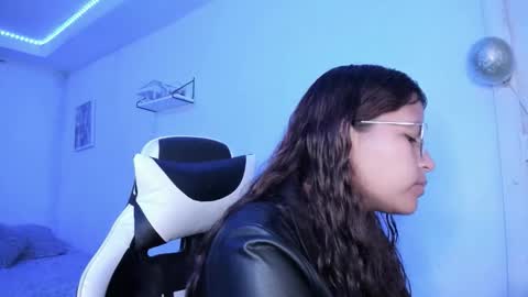  Lady  online show from 11/18/25, 02:06