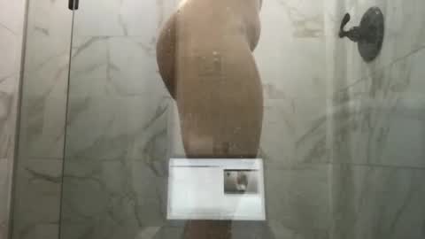 Snapshot of ladybugsandlillies chatting on 03/31/26, 04:40 ladybugsandlillies online show from 03/31/26, 04:40