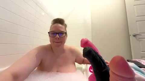 Snapshot of ladycherielynn chatting on 04/18/26, 02:32 LadyCherieLynn online show from 04/18/26, 02:32