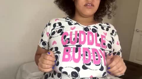 Snapshot of ladycinnabon chatting on 12/04/24, 05:33 Stephanie online show from 12/04/24, 05:33