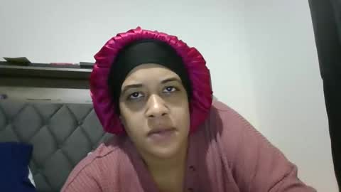 Snapshot of ladycinnabon chatting on 02/19/25, 06:00 Stephanie online show from 02/19/25, 06:00