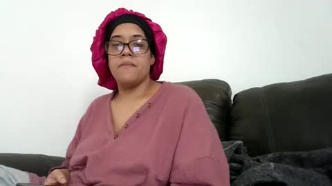 Snapshot of ladycinnabon chatting on 10/15/25, 07:25 Stephanie online show from 10/15/25, 07:25