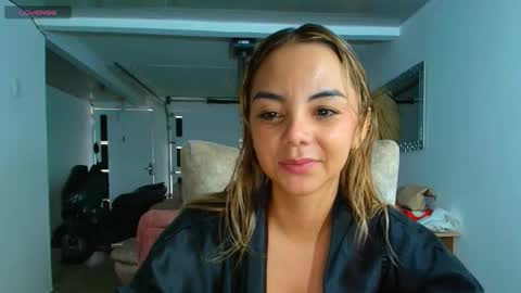Hello im lady nice to meet you  online show from 10/22/25, 08:30