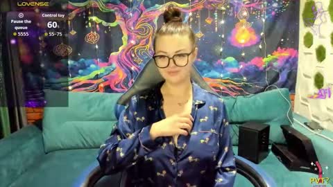 Snapshot of ladydrammer chatting on 12/16/25, 10:59 LadyDrummer online show from 12/16/25, 10:59