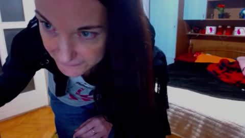 Snapshot of ladylhoty chatting on 11/15/25, 04:25 LadyLHoty online show from 11/15/25, 04:25