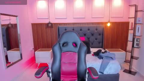 LADY  online show from 10/08/25, 07:22