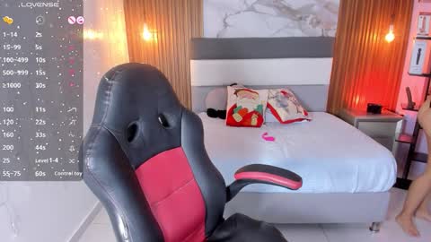 LADY  online show from 11/25/25, 07:36