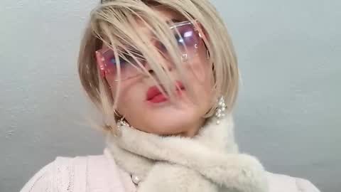 Snapshot of ladyoxana chatting on 01/09/26, 01:08 Oxana online show from 01/09/26, 01:08