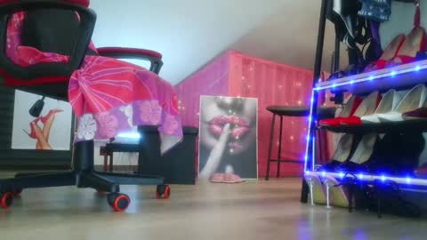 Snapshot of ladyoxana chatting on 02/08/26, 07:06 Oxana online show from 02/08/26, 07:06