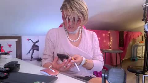 Snapshot of ladyoxana chatting on 02/13/26, 01:12 Oxana online show from 02/13/26, 01:12