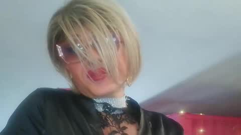 Snapshot of ladyoxana chatting on 02/22/26, 02:02 Oxana online show from 02/22/26, 02:02