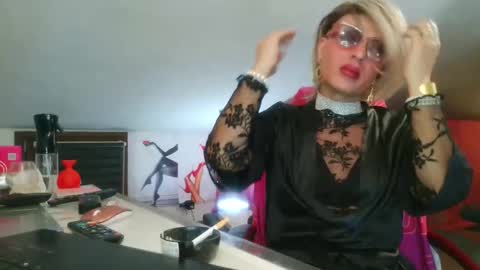 Snapshot of ladyoxana chatting on 02/25/26, 01:04 Oxana online show from 02/25/26, 01:04