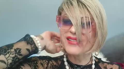 Snapshot of ladyoxana chatting on 03/15/26, 01:55 Oxana online show from 03/15/26, 01:55
