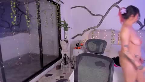 Lady  online show from 10/30/25, 05:09