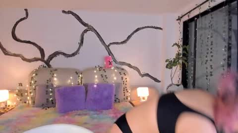 Lady  online show from 12/04/25, 05:28