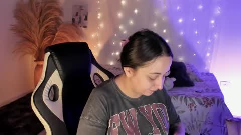 Lady  online show from 05/04/26, 01:45