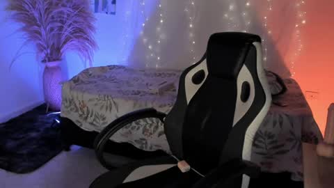 Lady  online show from 05/11/26, 11:35