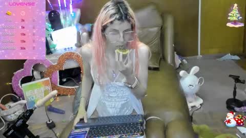 Skinnygirl online show from 10/17/25, 01:20