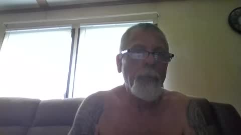 Snapshot of laidbackluxury chatting on 06/08/26, 06:19 laidbackluxury online show from 06/08/26, 06:19