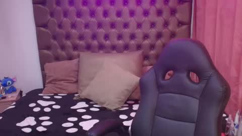 Camila online show from 11/19/25, 04:45