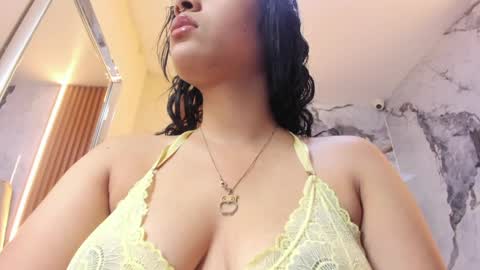 Snapshot of lailamorfy chatting on 05/11/26, 11:49 online show from 05/11/26, 11:49