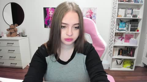 Kira online show from 01/10/25, 01:21