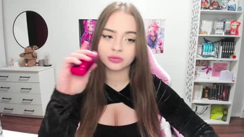 Kira online show from 01/28/25, 01:05